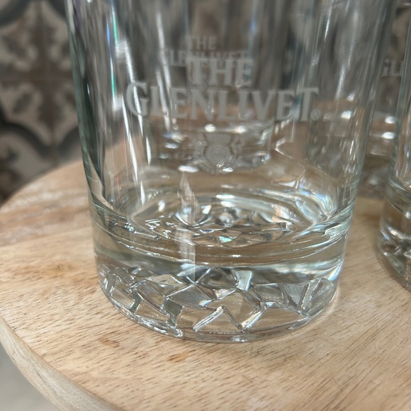 RARE- VINTAGE THE GLENLIVET WEIGHTED DIAMOND CUT BOTTOM GLASSES- SET OF 4 - Picture 2 of 6